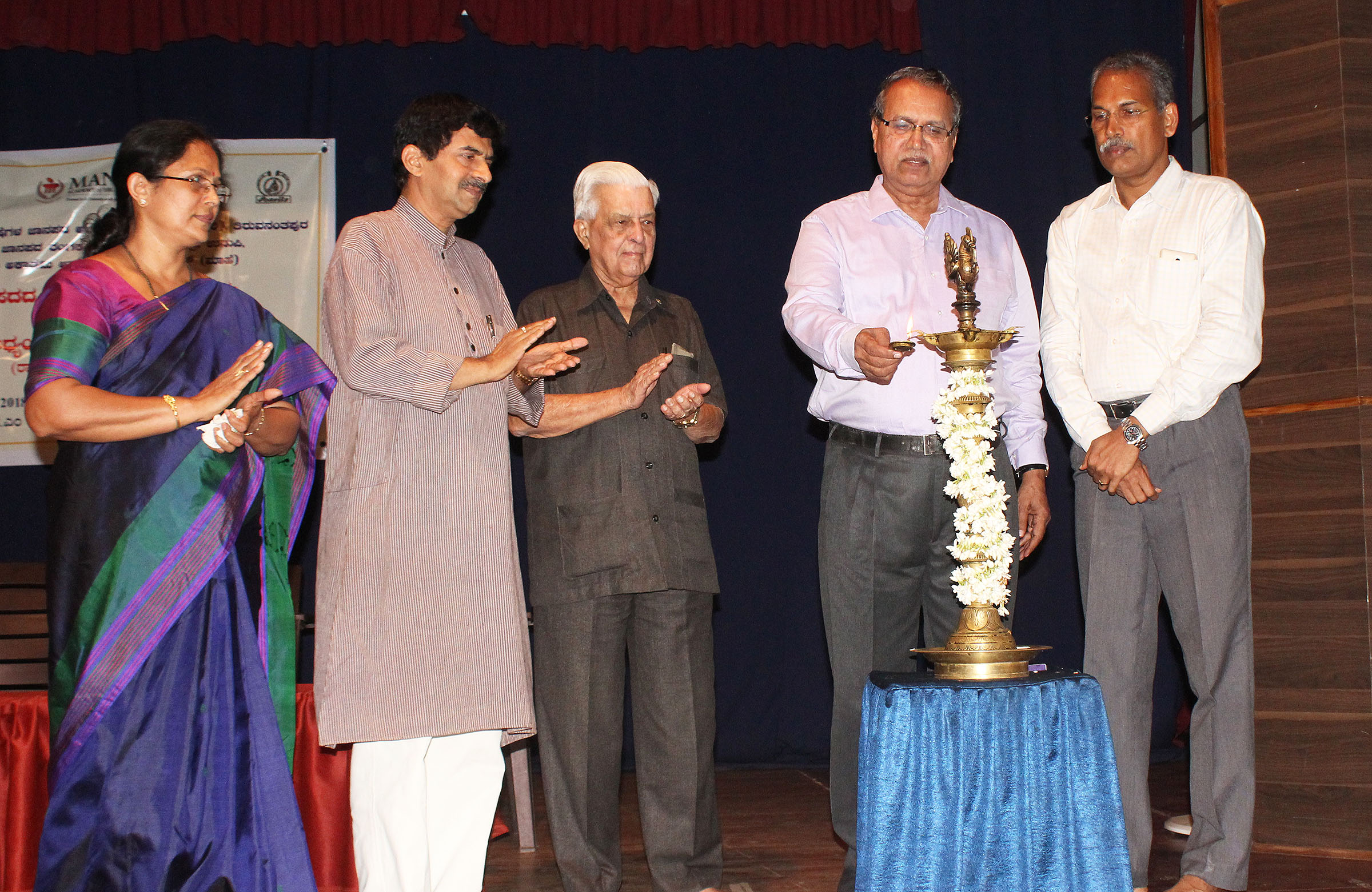 ಜಾನಪದದಲ್ಲಿ ಮಾನವಿಕ ದೃಷ್ಠಿಕೋನ ಅಡಗಿದೆ: ಪ್ರೊ.ವಿವೇಕ ರೈ